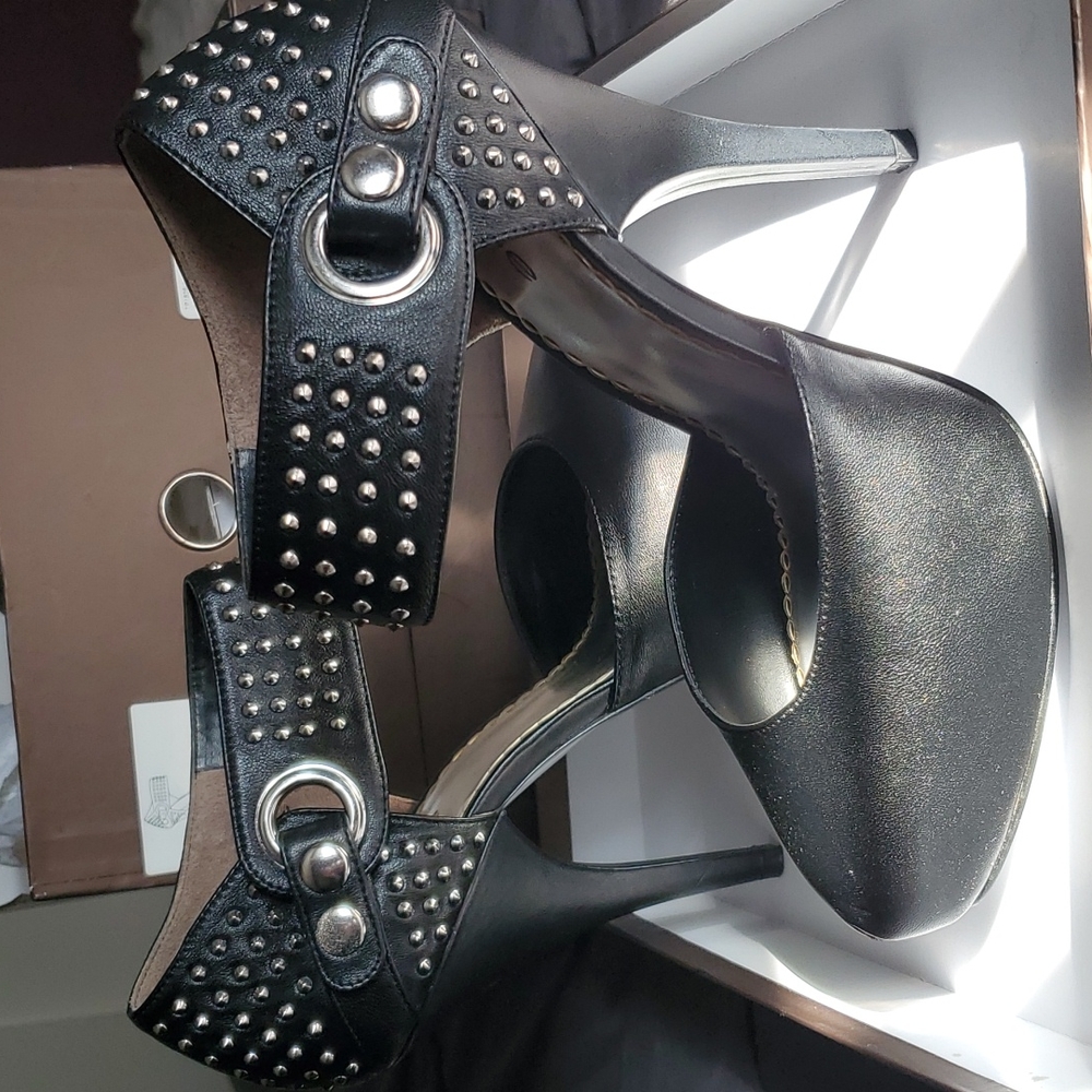 Woman heels - Picture 2 of 4